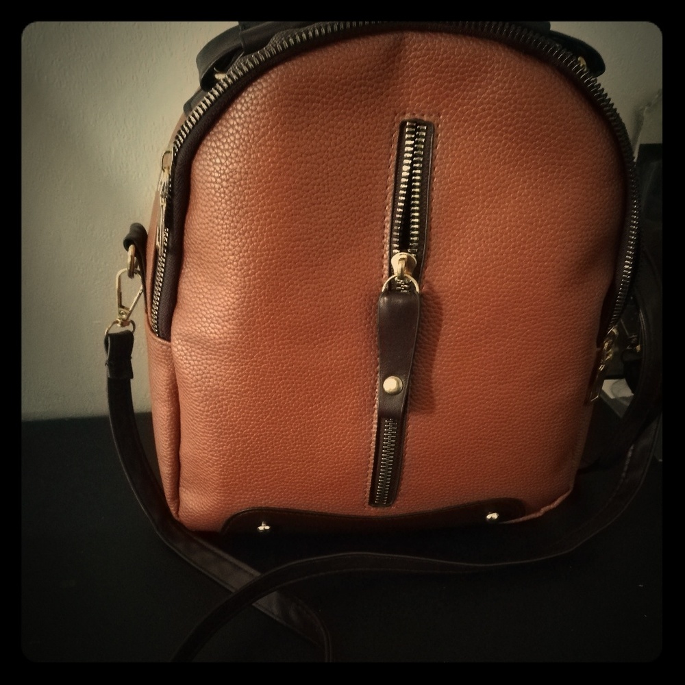 Zipfront curve backpack/shoulder bag